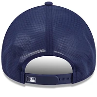 Casquette ajustable New Era Apex 9FORTY pour homme, bleu marine, Milwaukee Brewers, saison 2026, modèle alternatif d'entraînement.