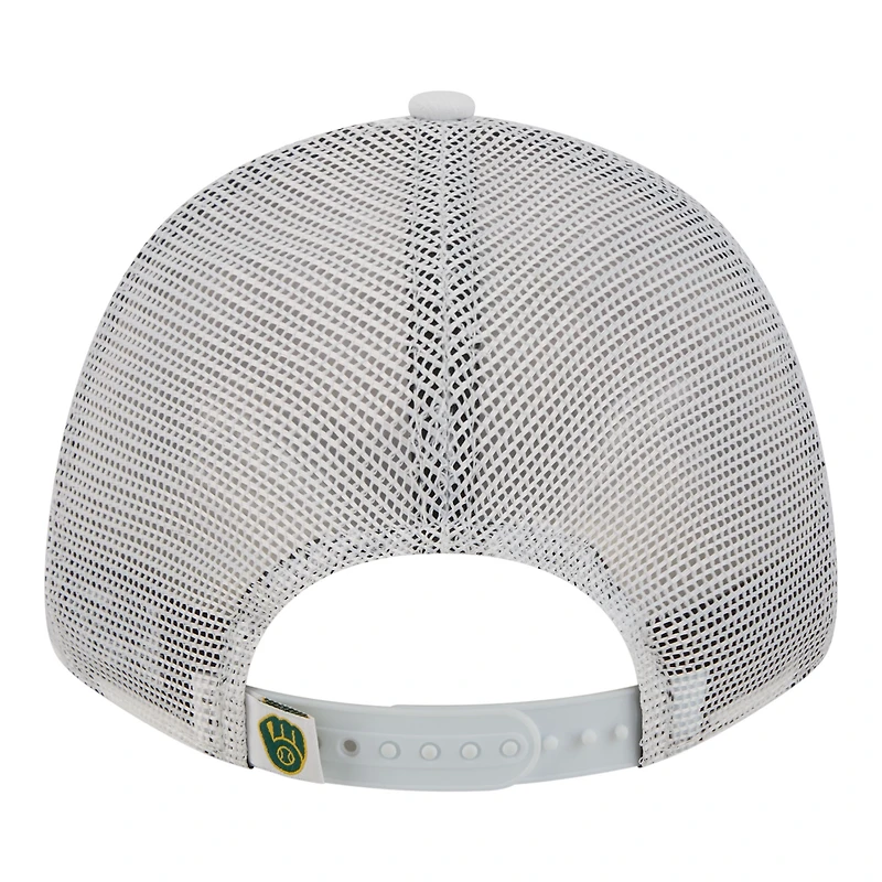 Casquette trucker ajustable New Era 9FORTY blanche à l'effigie du drapeau des Milwaukee Brewers pour homme