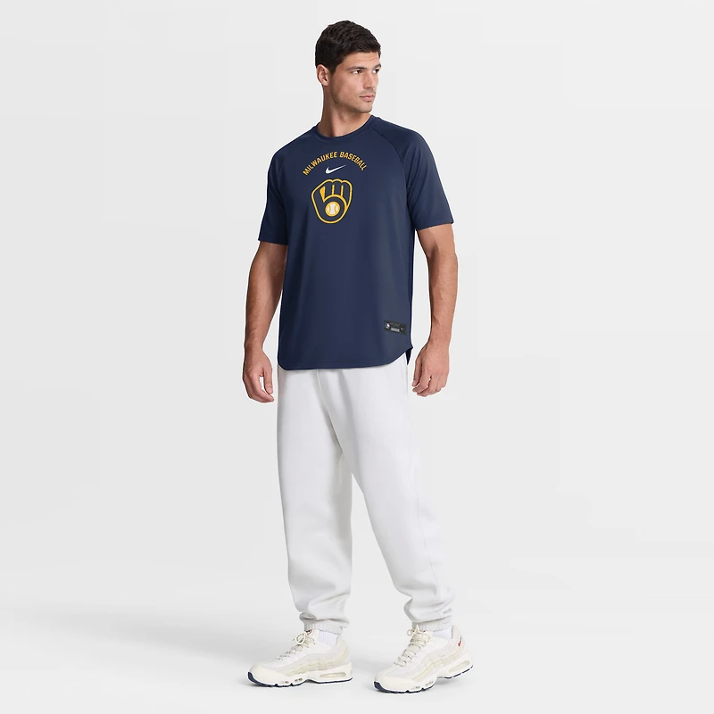 Haut raglan Nike Dri-FIT authentique Milwaukee Brewers bleu marine pour homme, collection entraînement au bâton avant-match