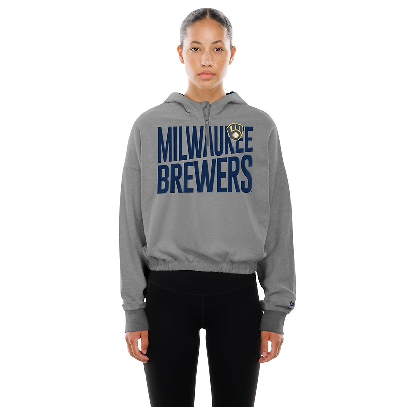 Sweat à capuche court bandes et fermeture éclair quart de tour New Era gris chiné des Milwaukee Brewers pour femme