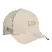 Casquette trucker ajustable New Era pour femme, beige clair, Milwaukee Brewers, écusson ton sur ton 9FORTY M-Crown A-Frame, modèle 9FORTY M-Crown, modèle Milwaukee Brewers.