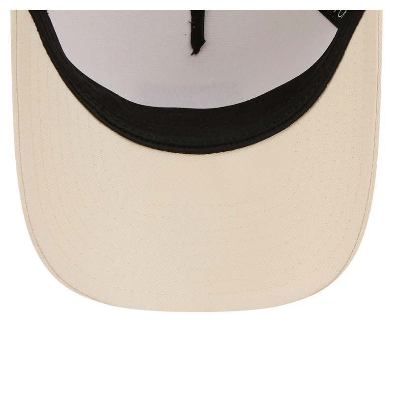 Casquette trucker ajustable New Era pour femme, beige clair, Milwaukee Brewers, écusson ton sur ton 9FORTY M-Crown A-Frame, modèle 9FORTY M-Crown, modèle Milwaukee Brewers.
