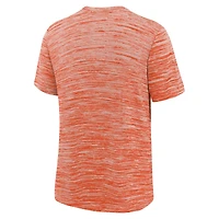 T-shirt Nike Velocity Dri-FIT pour enfant, couleur corail, collection Milwaukee Brewers 2026 City Connect Authentic.