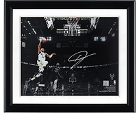 Photographie autographiée de Giannis Antetokounmpo lors du match Dunk contre Indiana Pacers contre Milwaukee Bucks 11" x 14"