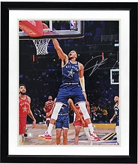 Photo dédicacée de Giannis Antetokounmpo (Milwaukee Bucks) lors du match des étoiles NBA 2024 (40,6 x 50,8 cm), prise lors du match des étoiles. Format : 40,6 x 50,8 cm.