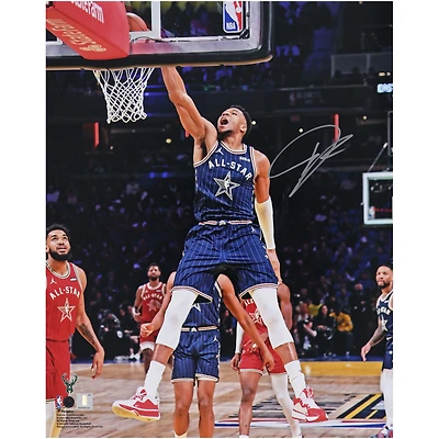 Photographie autographiée de Giannis Antetokounmpo des Milwaukee Bucks lors du match des étoiles de la NBA 2024, 16" x 20"