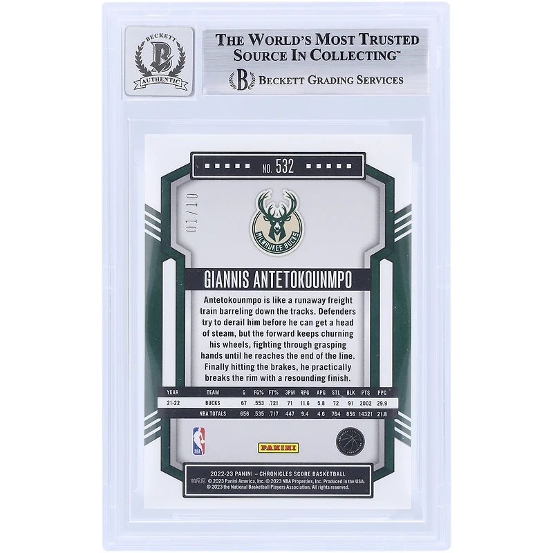 Giannis Antetokounmpo Milwaukee Bucks Autographié 2022-23 Panini Chronicles Score Gold #532 #1/10 Beckett Fanatics Witnessed Authenticated 10 Card