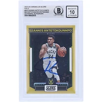 Giannis Antetokounmpo Milwaukee Bucks Autographié 2022-23 Panini Chronicles Score Gold #532 #1/10 Beckett Fanatics Witnessed Authenticated 10 Card