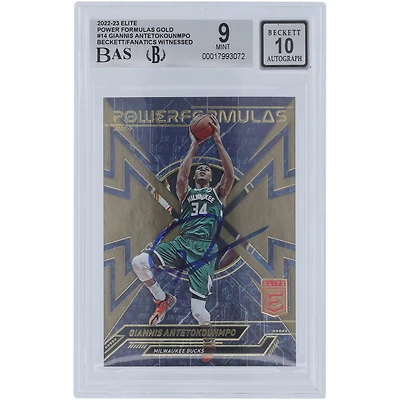 Giannis Antetokounmpo Milwaukee Bucks Autographié 2022-23 Panini Donruss Elite Power Formulas Or #14 #5/10 Beckett Fanatics Witnessed Authentifié 9/10 Carte