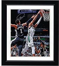 Photographie autographiée de Giannis Antetokounmpo de Milwaukee Bucks 8" x 10" du Dunk contre les San Antonio Spurs