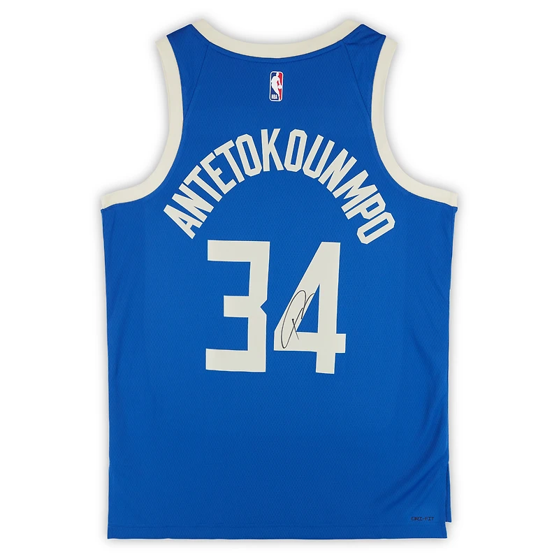 Maillot Nike Swingman 2024-25 dédicacé par Giannis Antetokounmpo des Milwaukee Bucks, édition City bleue