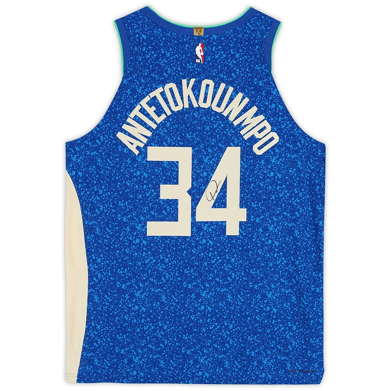 Maillot authentique dédicacé par Giannis Antetokounmpo Milwaukee Bucks Royal Nike City Edition 2023-24