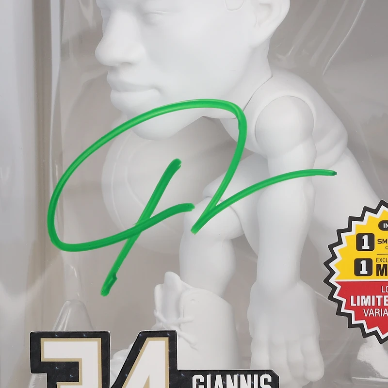 Figurine en vinyle autographiée de 6 pouces de Giannis Antetokounmpo Milwaukee Bucks, variante White Chase, petite étoile