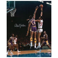 Kareem Abdul-Jabbar, Milwaukee Bucks, photographie autographiée de Sky Hook 16" x 20" contre Los Angeles Lakers