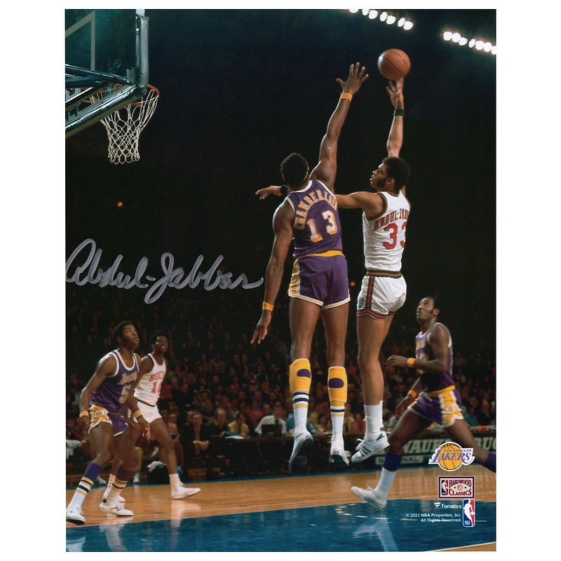 Photo Sky Hook 8" x 10" dédicacée par Kareem Abdul-Jabbar des Milwaukee Bucks