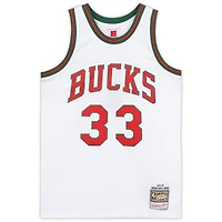 Kareem Abdul-Jabbar Milwaukee Bucks Autographed White Mitchell and Ness Replica 1971-72 Throwback Jersey