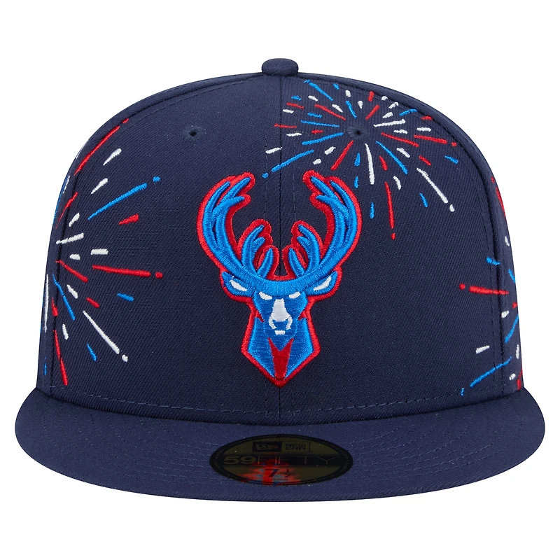 Casquette ajustée 59FIFTY Americana Fireworks des Milwaukee Bucks de New Era pour homme, bleu marine