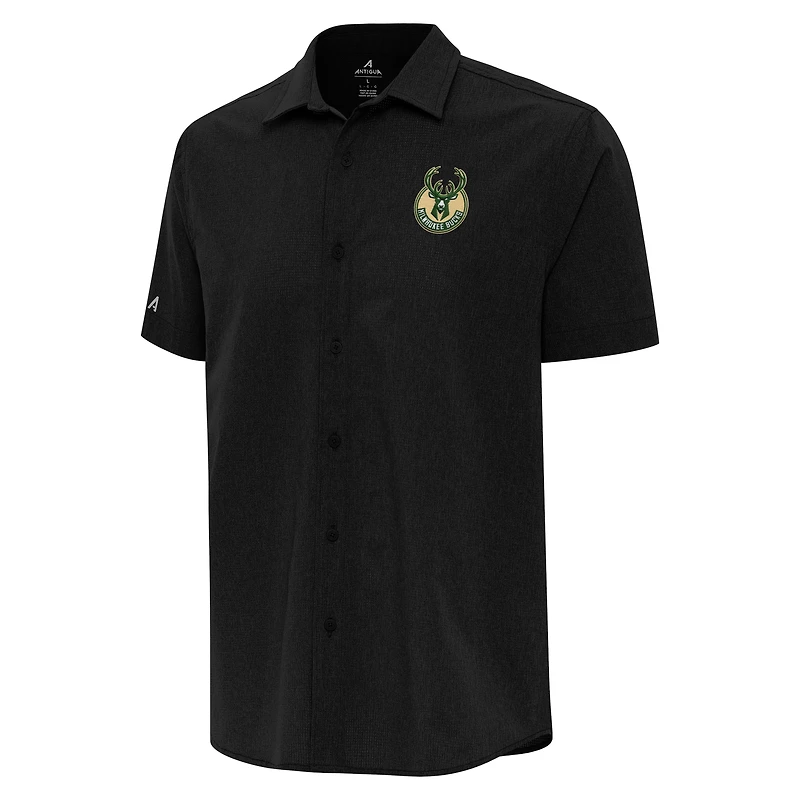 Chemise boutonnée tissée à manches courtes Activate Antigua Black Milwaukee Bucks pour homme