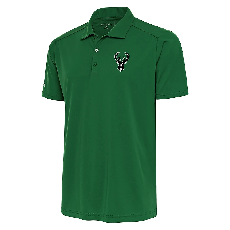 Polo Desert Dry pour homme Antigua Hunter Green Milwaukee Bucks avec logo métallique