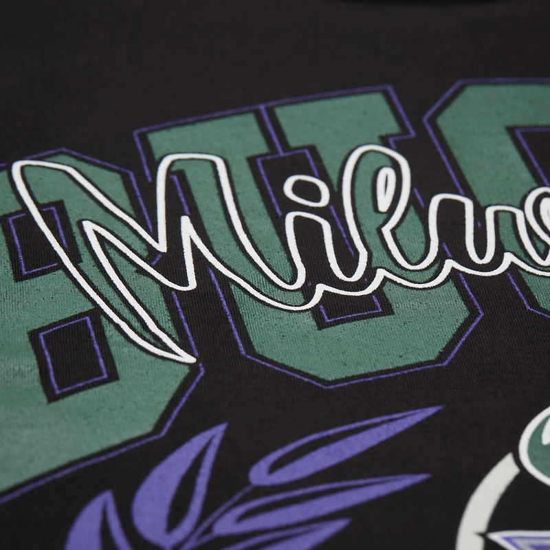T-shirt noir Mitchell & Ness Milwaukee Bucks NBA x Michelob Ultra Rewind II pour homme