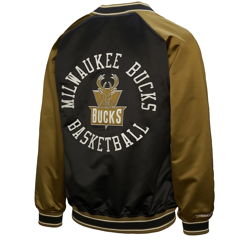 Veste Mitchell & Ness olive Milwaukee Bucks Clutch Satin Raglan à boutons-pression pour homme