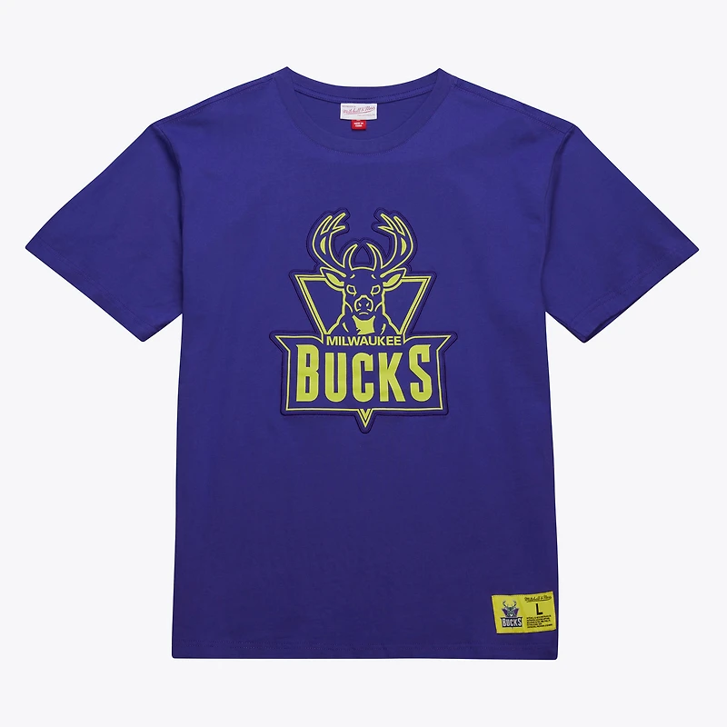 T-shirt violet Mitchell & Ness pour hommes des Milwaukee Bucks Hardwood Classics Neon Nights Premium
