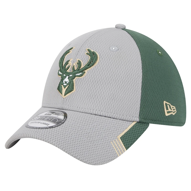 Casquette New Era gris/vert chasseur Milwaukee Bucks Active Trim 39THIRTY Flex pour hommes