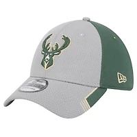 Casquette New Era gris/vert chasseur Milwaukee Bucks Active Trim 39THIRTY Flex pour hommes