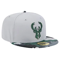 Casquette ajustée 59FIFTY à visière camouflage Active Color Milwaukee Bucks New Era pour hommes, grise