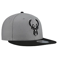 Men's New Era  Gray Milwaukee Bucks Core Logo Storm Gray Two-Tone 9FIFTY Snapback Hat