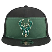Men's New Era  Hunter Green/Black Milwaukee Bucks Outdoor Split Panel 9FIFTY Snapback Hat