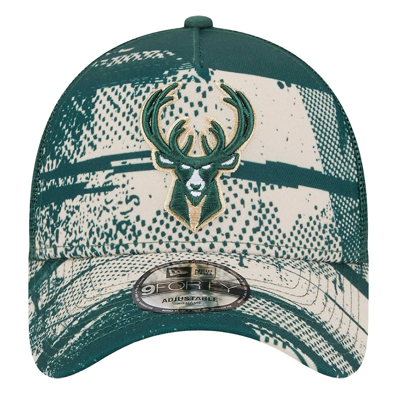 Casquette ajustable Milwaukee Bucks Tip Off A-Frame Trucker 9FORTY de New Era pour homme, vert chasseur/crème