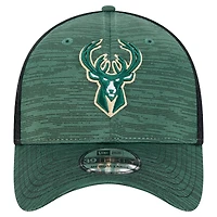 Men's New Era Hunter Green Milwaukee Bucks Active Tech Neo Flex 39THIRTY Hat