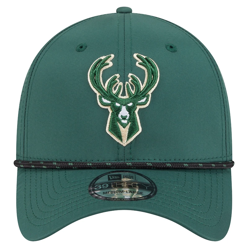 Casquette New Era Hunter Green Milwaukee Bucks Featherweight Poly Rope Flex 39Thirty pour homme