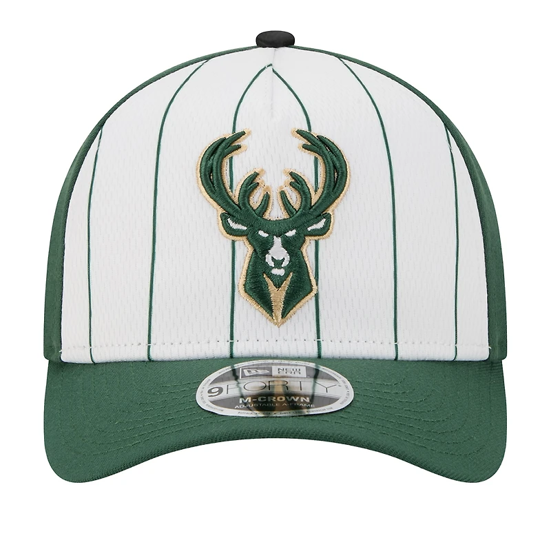 Men's New Era  White/Hunter Green Milwaukee Bucks 2025 NBA Tip Off M-Crown A-Frame 9FORTY Adjustable Hat