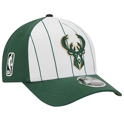 Men's New Era  White/Hunter Green Milwaukee Bucks 2025 NBA Tip Off M-Crown A-Frame 9FORTY Adjustable Hat