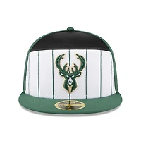 Casquette ajustée New Era 59FIFTY blanche/vert chasseur pour homme, Milwaukee Bucks, NBA 2025 Tip Off Split Panel