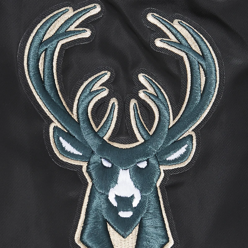 Veste universitaire en satin à boutons-pression complets Milwaukee Bucks Script Tail Pro Standard noire pour hommes