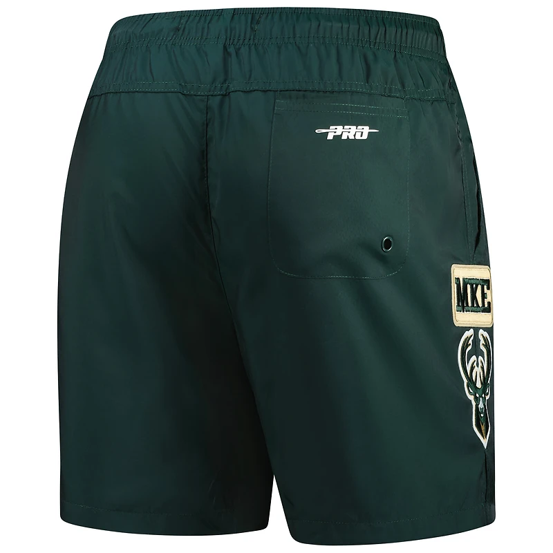 Short Pro Standard Hunter Green pour homme avec code régional Milwaukee Bucks