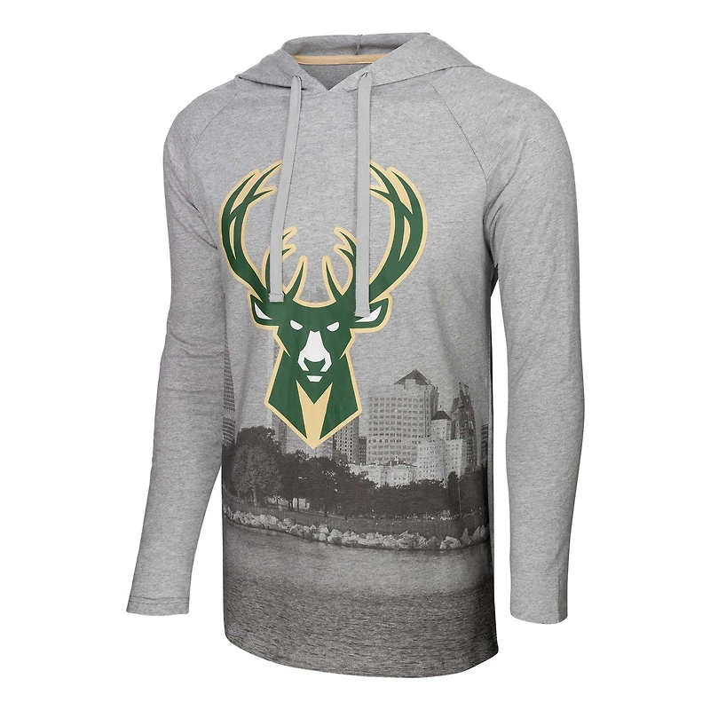 T-shirt à capuche manches longues Stadium Essentials gris chiné Milwaukee Bucks Atrium Raglan pour hommes