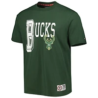 T-shirt Tommy Jeans Milwaukee Bucks Mel Varsity vert chasseur pour homme