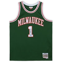 Maillot réplique vert Mitchell & Ness autographié par Oscar Robertson des Milwaukee Bucks