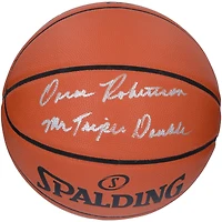 Ballon de basket Spalding intérieur/extérieur autographié par Oscar Robertson des Milwaukee Bucks avec inscription « Mr. Triple Double »