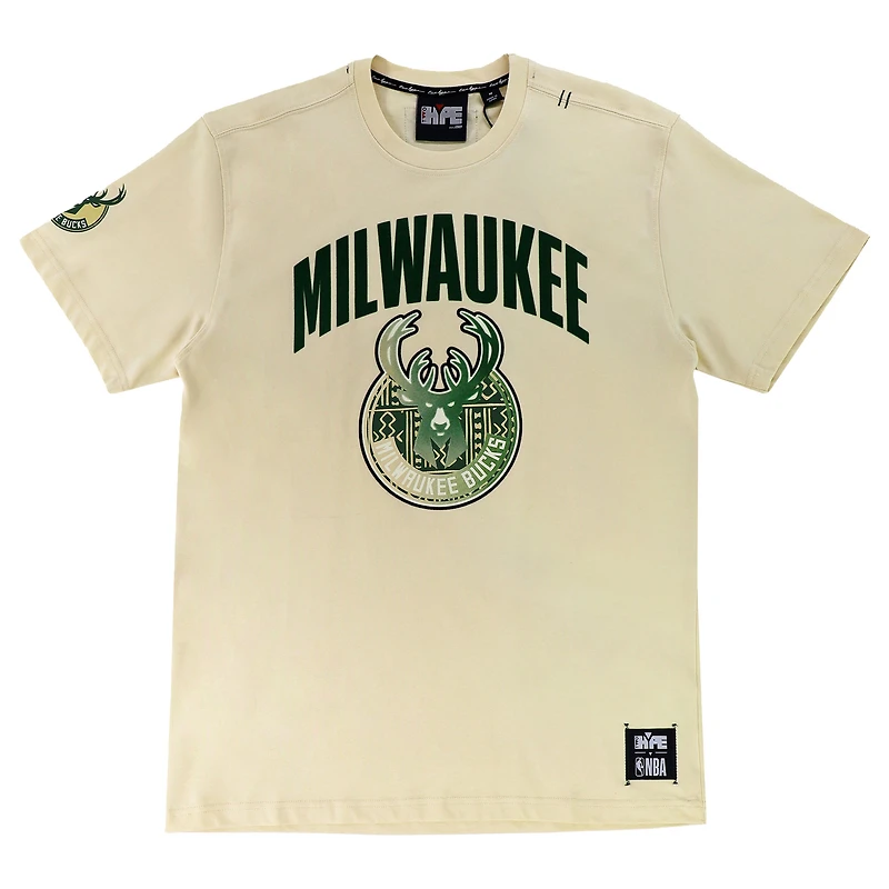 T-shirt unisexe NBA x Two Hype Crème Milwaukee Bucks Culture & Hoops