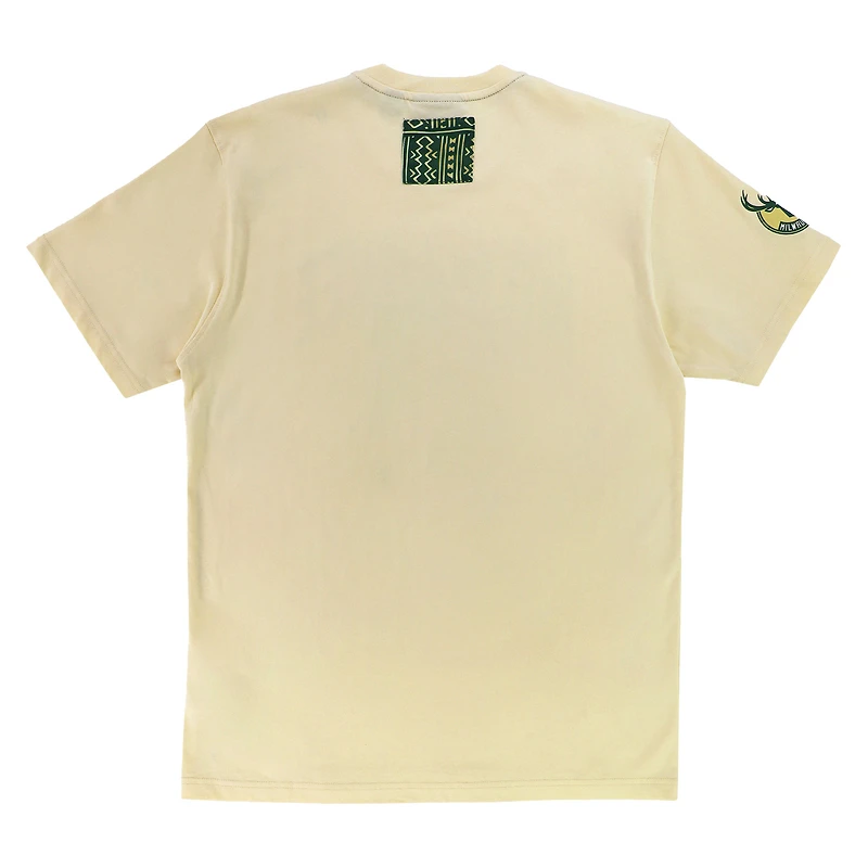 T-shirt unisexe NBA x Two Hype Crème Milwaukee Bucks Culture & Hoops