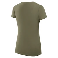 T-shirt G-III 4Her pour femme par Carl Banks Olive Milwaukee Bucks, coupe ultra-ajustée, léger, col en V, grand logo City