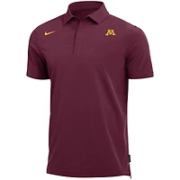 Polo de performance des entraîneurs Nike marron Minnesota Golden Gophers 2021 pour homme
