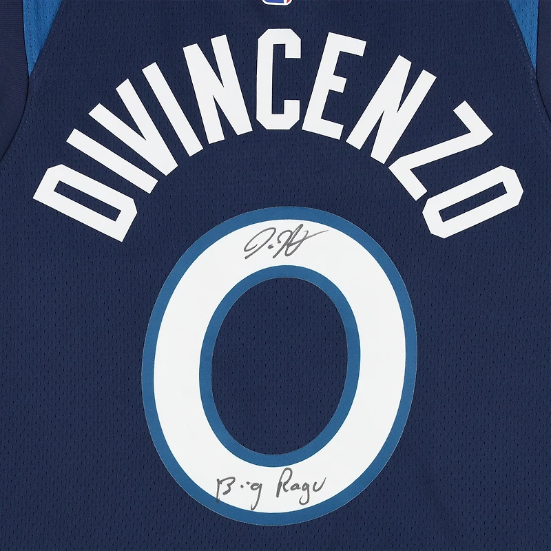 Maillot Swingman Nike Icon Edition bleu marine dédicacé par Donte DiVincenzo des Minnesota Timberwolves avec inscription « Big Ragu »