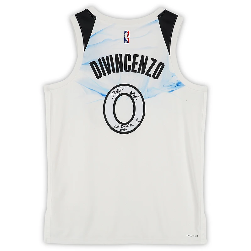 Maillot Swingman Nike City Edition 2024-25 blanc dédicacé par Donte DiVincenzo des Minnesota Timberwolves avec inscriptions « Big Ragu » et « Can't Knock the Hustle