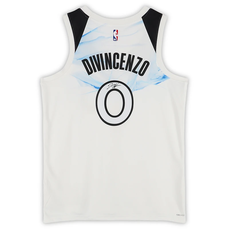Maillot Swingman Nike City Edition 2024-25 blanc dédicacé par Donte DiVincenzo des Minnesota Timberwolves
